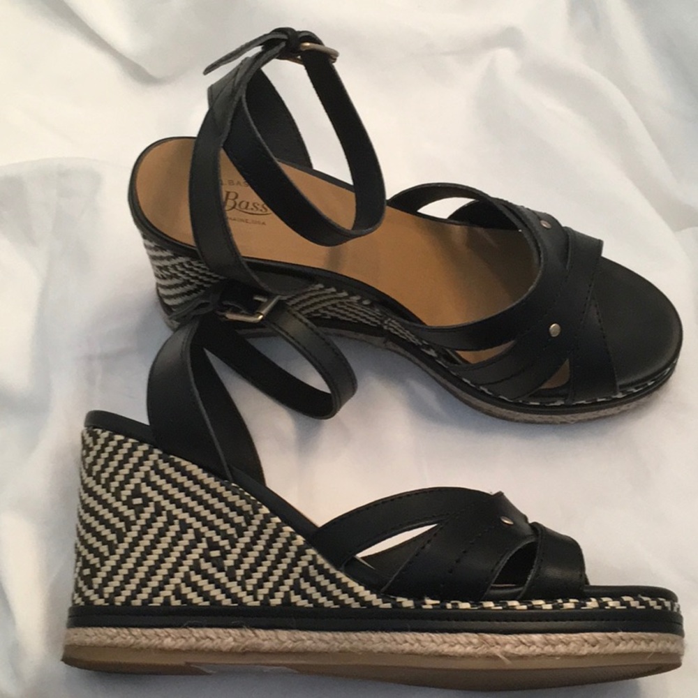 G . H. Bass Black WEDGES size 6.5 - Picture 3 of 6
